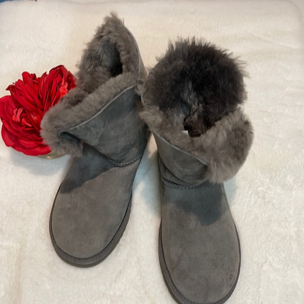 Ugg Classic Bailey Button Gray Short Boot. #48 - image 3